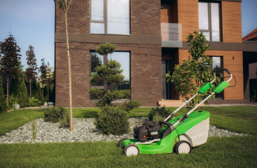 Kosiarki do ogrodu – jak przygotować sprzęt na sezon wiosenny?